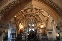 Những nhà thờ xương người kinh dị nhất mùa Halloween 