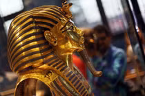 Soi chi tiết mặt nạ vàng quý giá của pharaoh Tutankhamun