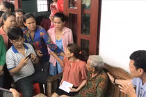 Đẫm nước mắt ngày trùng phùng của chị Hon sau 22 năm lưu lạc