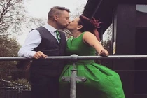 Cô dâu hốt hoảng khi phát hiện chú rể đột tử ngay đêm tân hôn