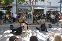 Phố đi bộ ở Tây: Điều gì tạo nên sức hút? 