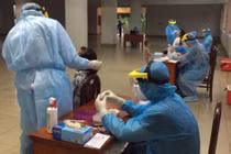 Nghi tái nhiễm COVID-19, cả tầng chung cư ở Sài Gòn phải xét nghiệm