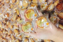 Bánh trung thu 2.000 đồng/chiếc, kho hàng chục tấn toàn in chữ Tàu