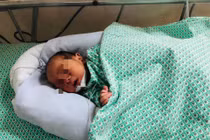 Tin nóng ngày 1/9: Bé trai sơ sinh bị mẹ bỏ rơi trong khe tường ở Hà Nội xuất viện