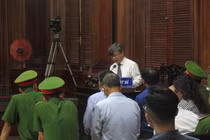 Video: Ông Nguyễn Thành Tài bật khóc xin lỗi mẹ già 97 tuổi 