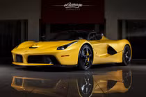 Quá trình “đập hộp” siêu xe LaFerrari đầy thú vị