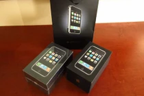 Bán đấu giá iPhone 2G chưa bóc tem giá 260 triệu đồng