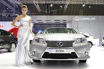 Dàn người mẫu cực xinh tại Vietnam Motor Show 2014
