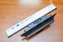 Cận cảnh phần chân đế đa năng của TV Samsung J4100