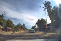 Xe chở tiền lấn làn, vượt ẩu không bật xi-nhan