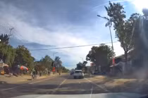 Xe chở tiền lấn làn, vượt ẩu không bật xi-nhan