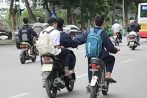 Phụ huynh vẫn giao xe điện cho con chưa đủ tuổi điều khiển