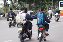 Phụ huynh vẫn giao xe điện cho con chưa đủ tuổi điều khiển