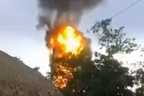 Núi lửa phun trào, người dân hoảng sợ la hét