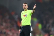 Trọng tài nổi tiếng David Coote bị Premier League sa thải