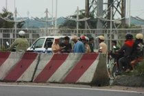 Bộ Công an cấm, CSGT nhiều nơi vẫn lập chốt