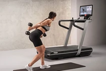 Máy chạy bộ Technogym đắt 'khét', có gì vượt trội?
