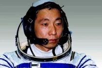 Tiếng gõ cửa thần bí ngoài vũ trụ khiến phi hành gia rợn gáy