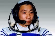 Tiếng gõ cửa thần bí ngoài vũ trụ khiến phi hành gia rợn gáy