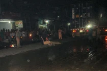 Nam thanh niên chết thảm dưới bánh xe container