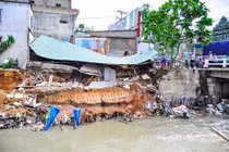 Kiểm tra chất lượng cầu sau vụ nhà dân bị nước cuốn sập