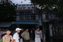 Cửa hàng bốc cháy dữ dội, nhiều nhân viên thoát chết