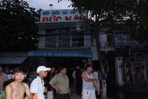 Cửa hàng bốc cháy dữ dội, nhiều nhân viên thoát chết