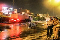 Ô tô tông chết 2 người, tài xế nhấn ga bỏ chạy thục mạng