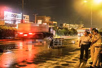 Ô tô tông chết 2 người, tài xế nhấn ga bỏ chạy thục mạng