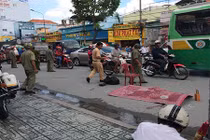 Xe tải cán chết người bỏ chạy, người dân tri hô đuổi theo