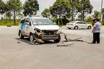 Taxi Vinasun gây tai nạn, 2 người thương vong