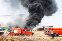 Kinh hoàng nhìn Công ty hoá chất S.G chìm trong biển lửa