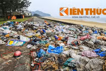 Dân bức xúc vì bãi rác “lộ thiên” nằm cạnh UBND xã bốc mùi 