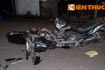 Xe máy “đối đầu” nhau trong đêm, 3 người nguy kịch