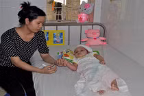 Khởi tố bảo mẫu vụ bé gái bị ngã chấn thương sọ não