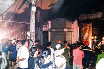 Bốn người tử vong trong căn nhà bốc cháy giữa đêm