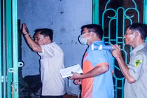 Chú chó trung thành nằm canh xác chủ trong phòng trọ