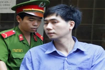 Cháu ngoại bỏ thuốc ngủ cả nhà để lấy đồ cổ đi bán