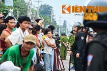 CS dày đặc bảo vệ thực nghiệm hiện trường thảm sát Bình Phước