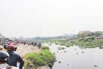 Đi đám ma về, người đàn ông nhảy sông tự tử