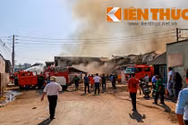 Bình Dương: Ba công ty gỗ gần nhau bất ngờ bốc cháy