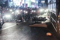 Va chạm với xe tải, cô gái trẻ chết thảm