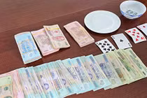 Triệt phá sòng bạc trong quán cà phê, bắt giữ 17 người