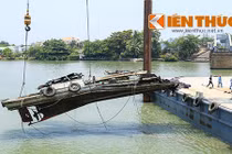 Video trục vớt thành công tàu đẩy sà lan đâm sập cầu Ghềnh