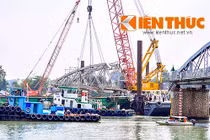 Đã trục vớt được một phần cầu Ghềnh bị sập lên bờ