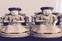 Bắt giữ hai pho tượng bằng ngà voi tại sân bay TSN