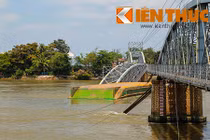 Nhân chứng kể lại phút kinh hoàng sà lan tông sập cầu Ghềnh