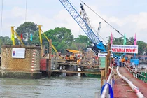 Thứ trưởng Bộ GTVT kiểm tra tiến độ thi công cầu Ghềnh