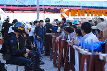 Người dân kéo đến phiên xét xử vụ thảm sát Bình Phước từ sáng sớm