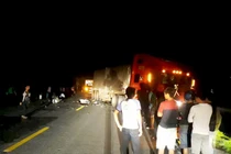 Đấu đầu xe container, 2 thanh niên trùng họ tên tử vong tại chỗ